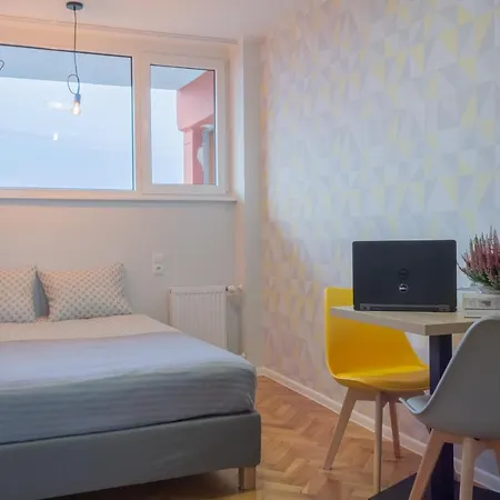 Initium - Na Wynajem - Obroncow Wybrzeza 4d Alloggio in famiglia