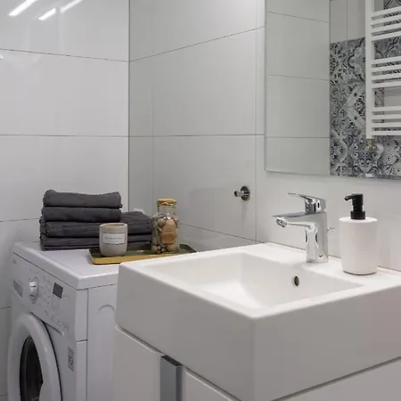 Initium - Na Wynajem - Obrońców Wybrzeża 4d Gdańsk