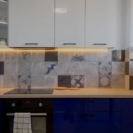 Initium - Na Wynajem - Obroncow Wybrzeza 4d *