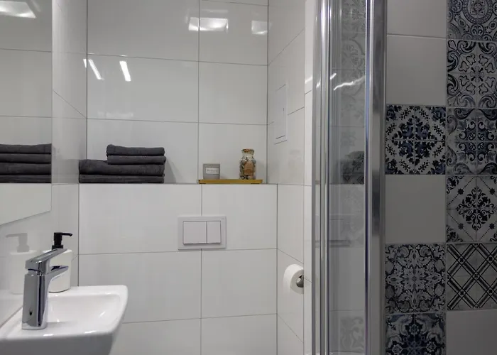 Initium - Na Wynajem - Obroncow Wybrzeza 4d *